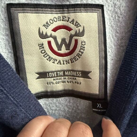 Moosejaw women’s pullover sweatshirt - Picture 2 of 10